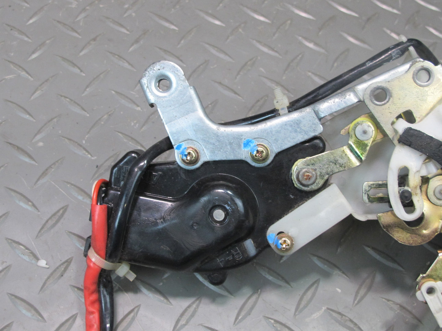 98-00 Lexus UCF20L LS400 Rear Left Door Lock Latch Actuator OEM