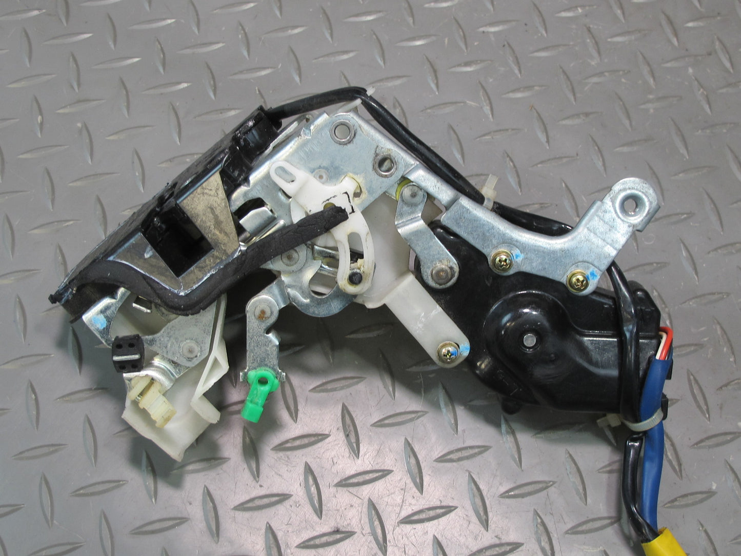 98-00 Lexus UCF20L LS400 Rear Right Door Lock Latch Actuator OEM