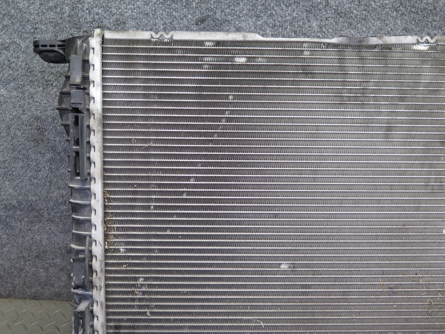 08-12 Audi 8T S5 4.2L A/T Engine Cooling Radiator w Fan Motor Assy 101K Mile OEM