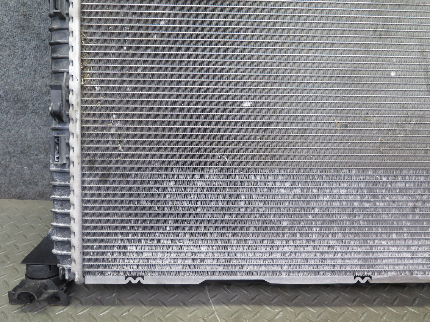 08-12 Audi 8T S5 4.2L A/T Engine Cooling Radiator w Fan Motor Assy 101K Mile OEM