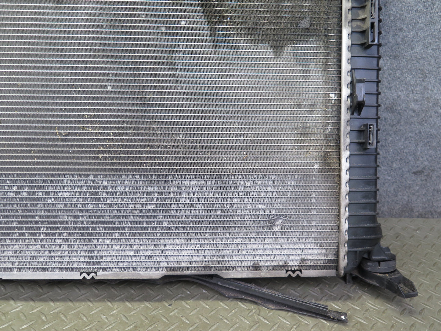 08-12 Audi 8T S5 4.2L A/T Engine Cooling Radiator w Fan Motor Assy 101K Mile OEM