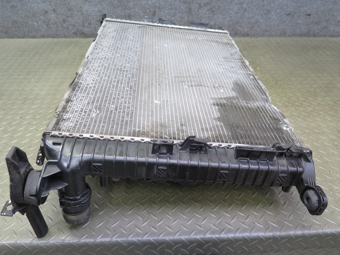 08-12 Audi 8T S5 4.2L A/T Engine Cooling Radiator w Fan Motor Assy 101K Mile OEM