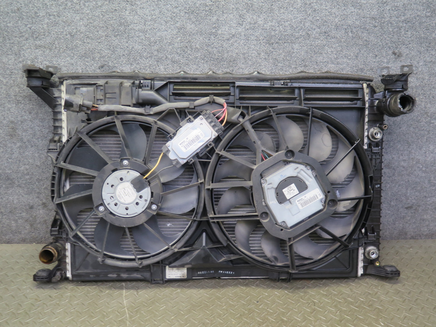 08-12 Audi 8T S5 4.2L A/T Engine Cooling Radiator w Fan Motor Assy 101K Mile OEM