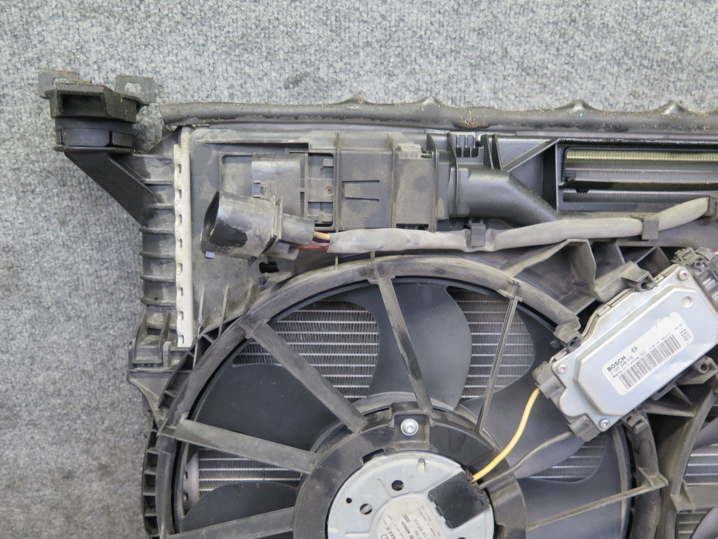 08-12 Audi 8T S5 4.2L A/T Engine Cooling Radiator w Fan Motor Assy 101K Mile OEM