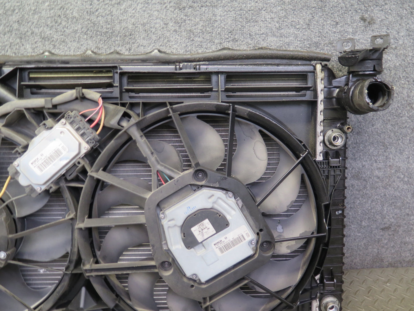 08-12 Audi 8T S5 4.2L A/T Engine Cooling Radiator w Fan Motor Assy 101K Mile OEM
