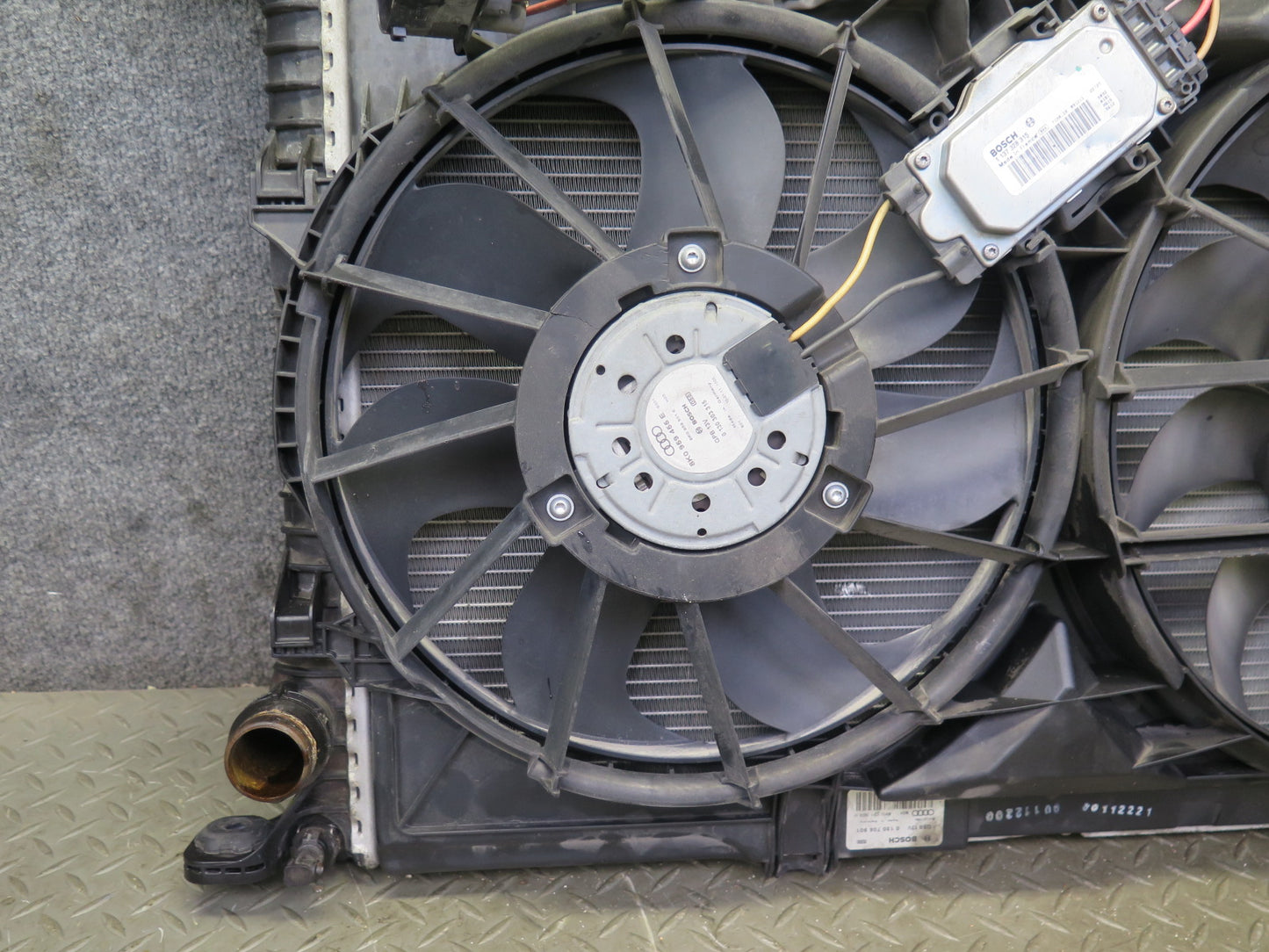 08-12 Audi 8T S5 4.2L A/T Engine Cooling Radiator w Fan Motor Assy 101K Mile OEM