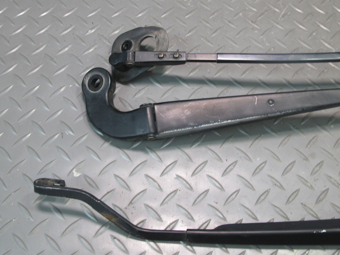 95-00 Lexus UCF20L LS400 Set of 2 Front Left & Right Windshield Wiper Arm OEM
