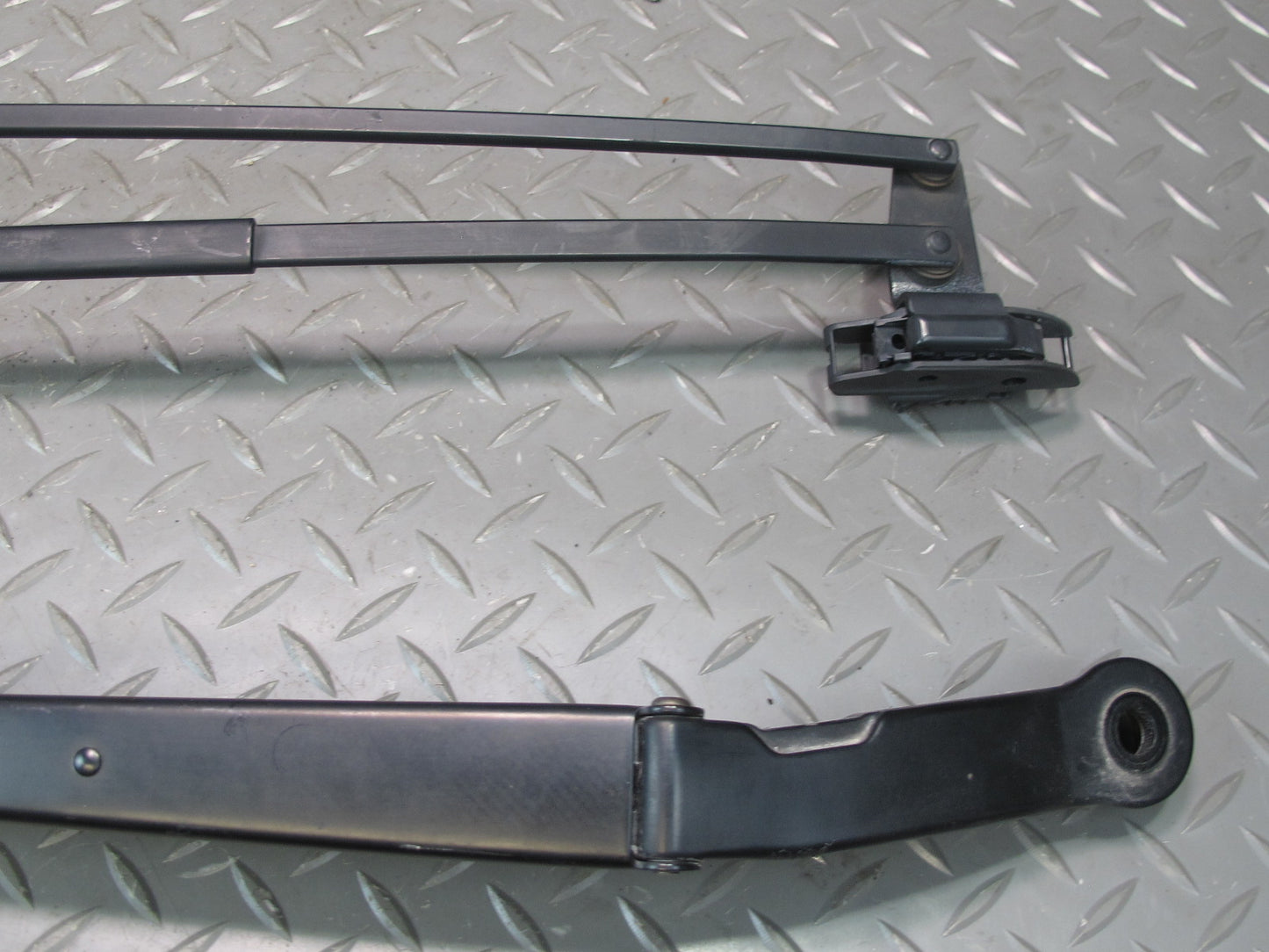 95-00 Lexus UCF20L LS400 Set of 2 Front Left & Right Windshield Wiper Arm OEM