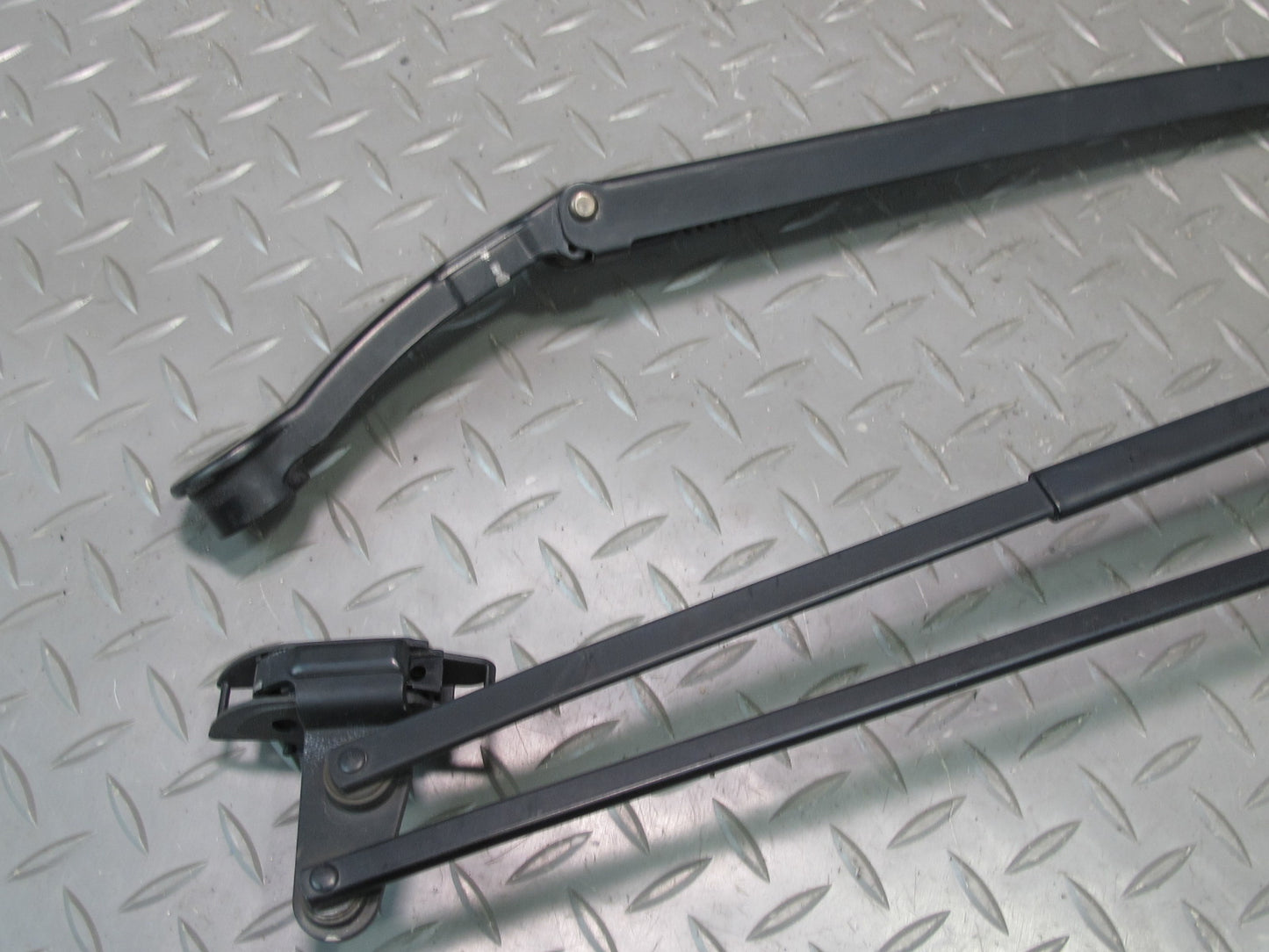 95-00 Lexus UCF20L LS400 Set of 2 Front Left & Right Windshield Wiper Arm OEM