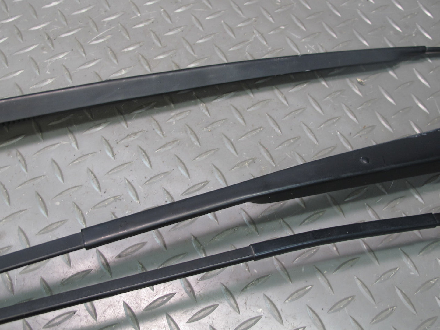 95-00 Lexus UCF20L LS400 Set of 2 Front Left & Right Windshield Wiper Arm OEM