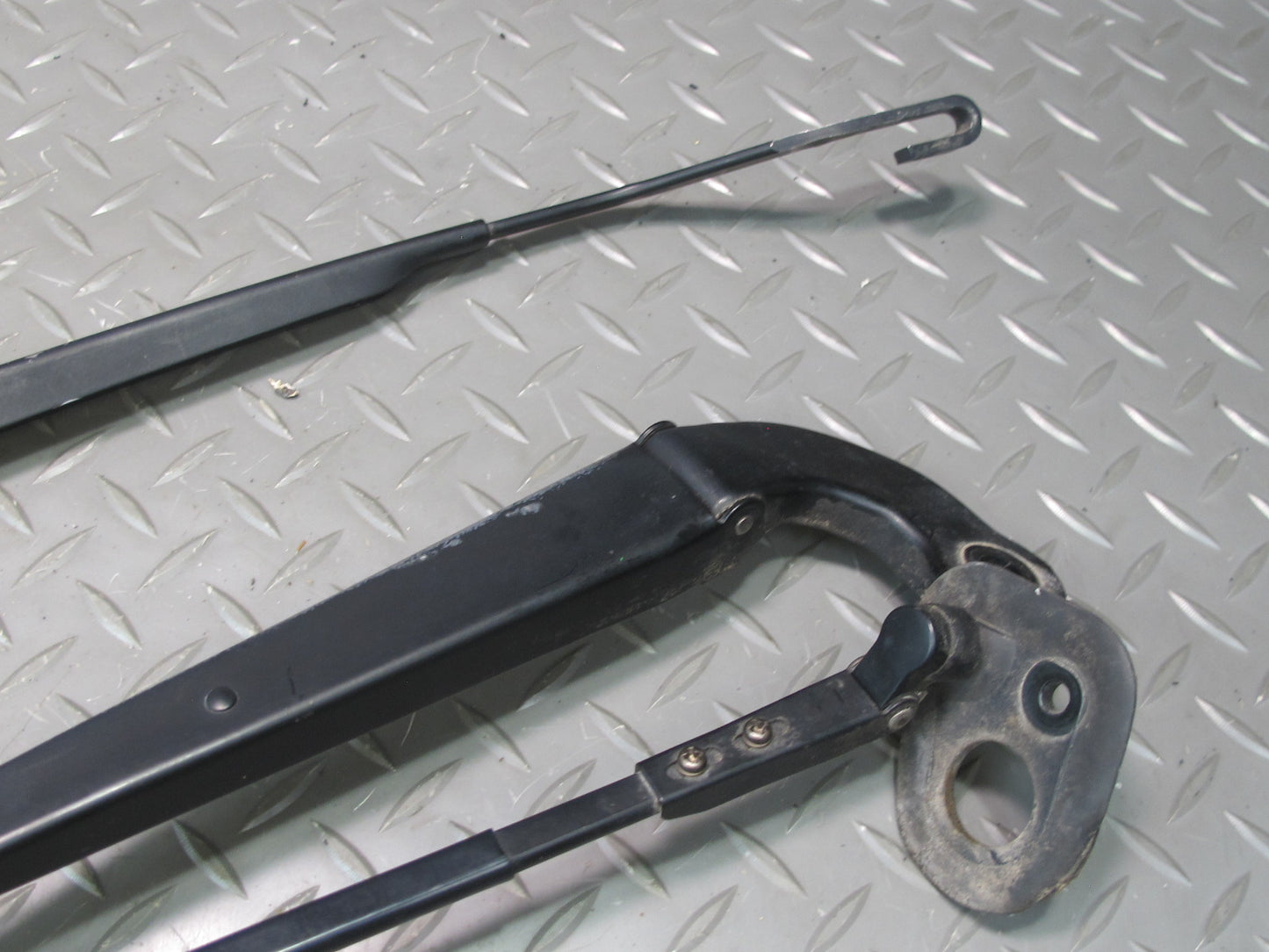95-00 Lexus UCF20L LS400 Set of 2 Front Left & Right Windshield Wiper Arm OEM