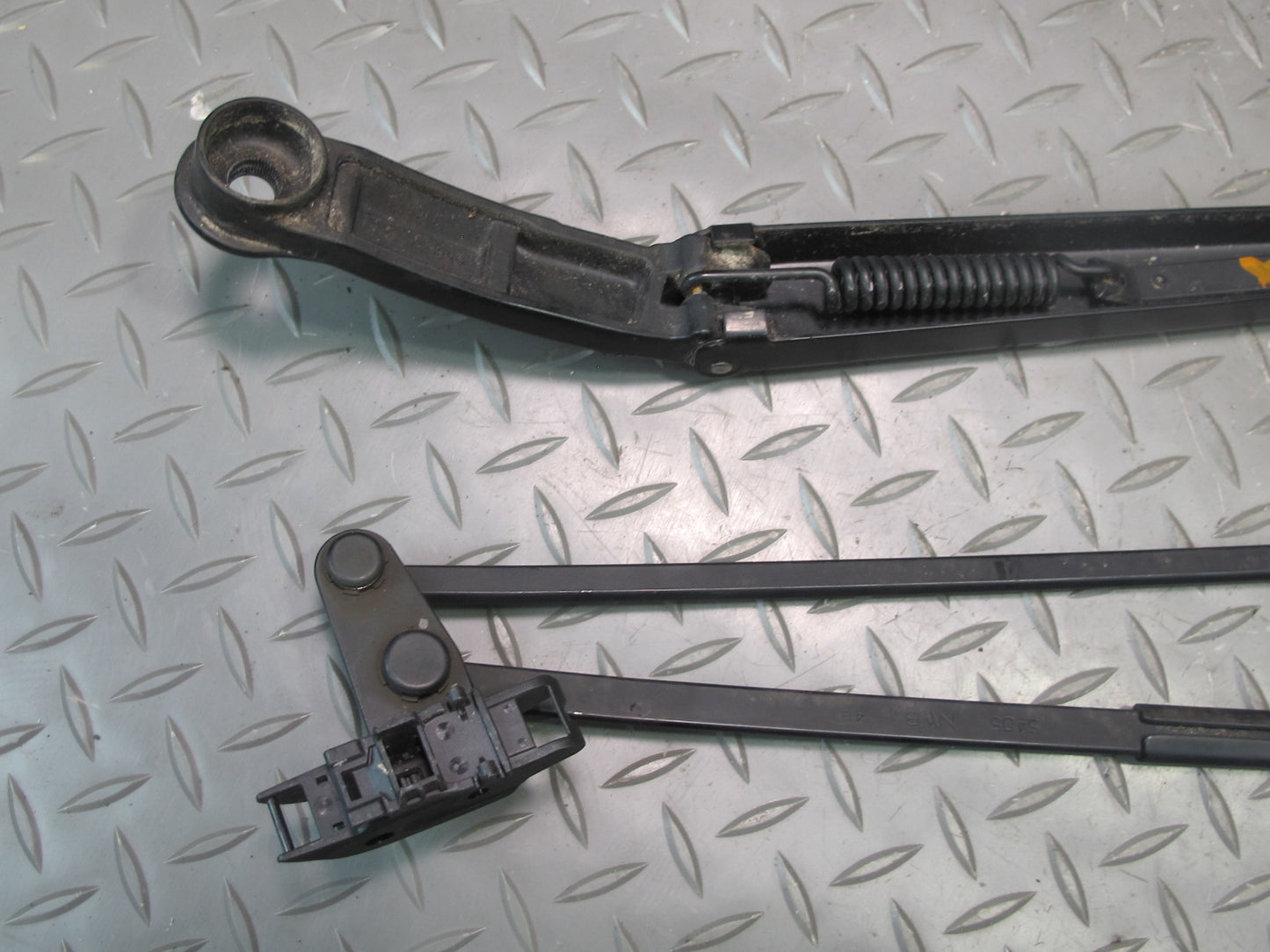 95-00 Lexus UCF20L LS400 Set of 2 Front Left & Right Windshield Wiper Arm OEM