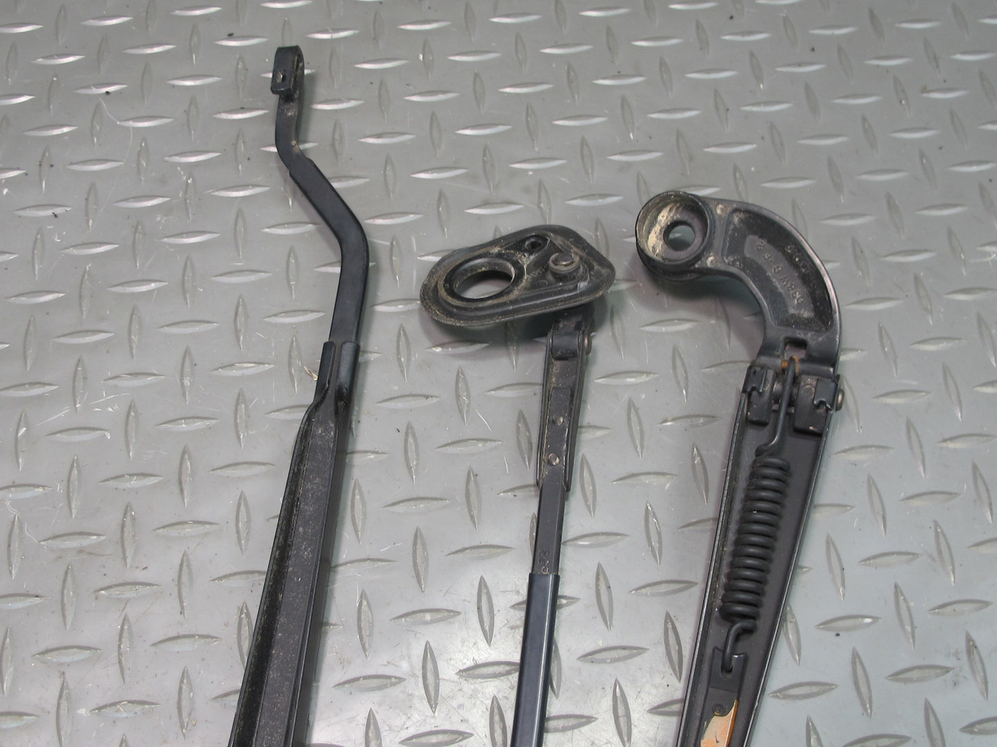 95-00 Lexus UCF20L LS400 Set of 2 Front Left & Right Windshield Wiper Arm OEM
