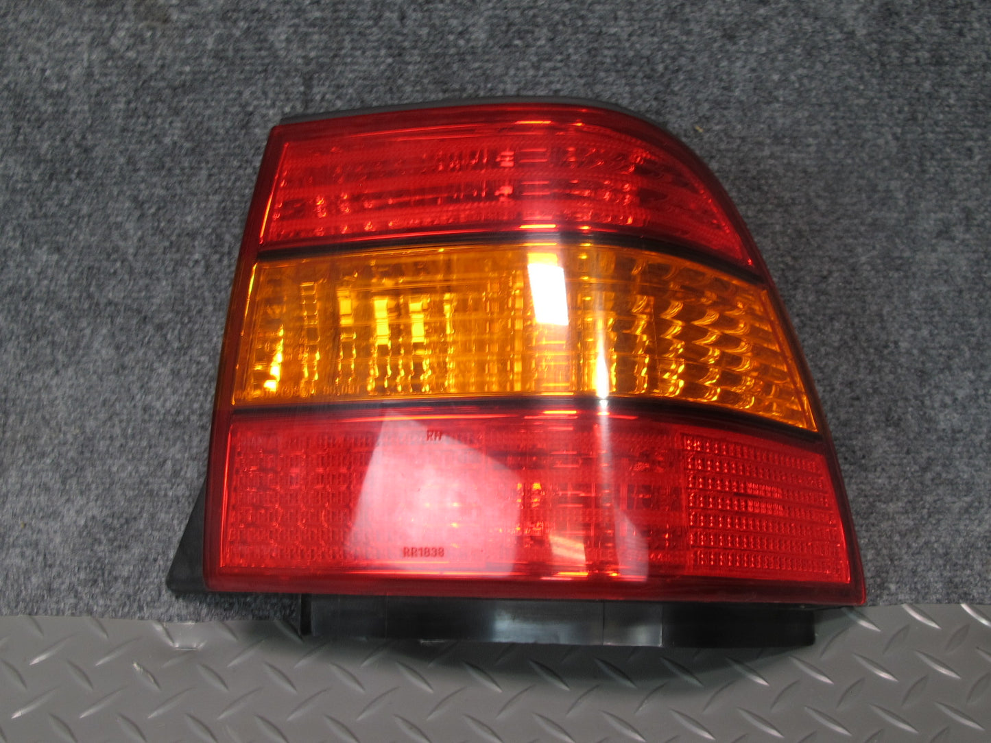 98-00 Lexus UCF20L LS400 Rear Right Side Outer Tail Light Lamp OEM