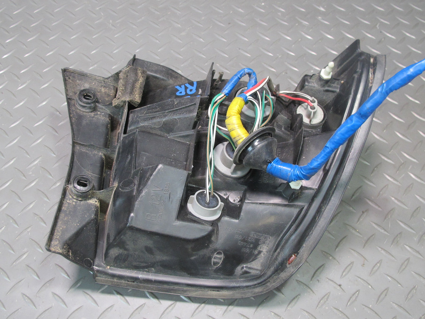 98-00 Lexus UCF20L LS400 Rear Right Side Outer Tail Light Lamp OEM