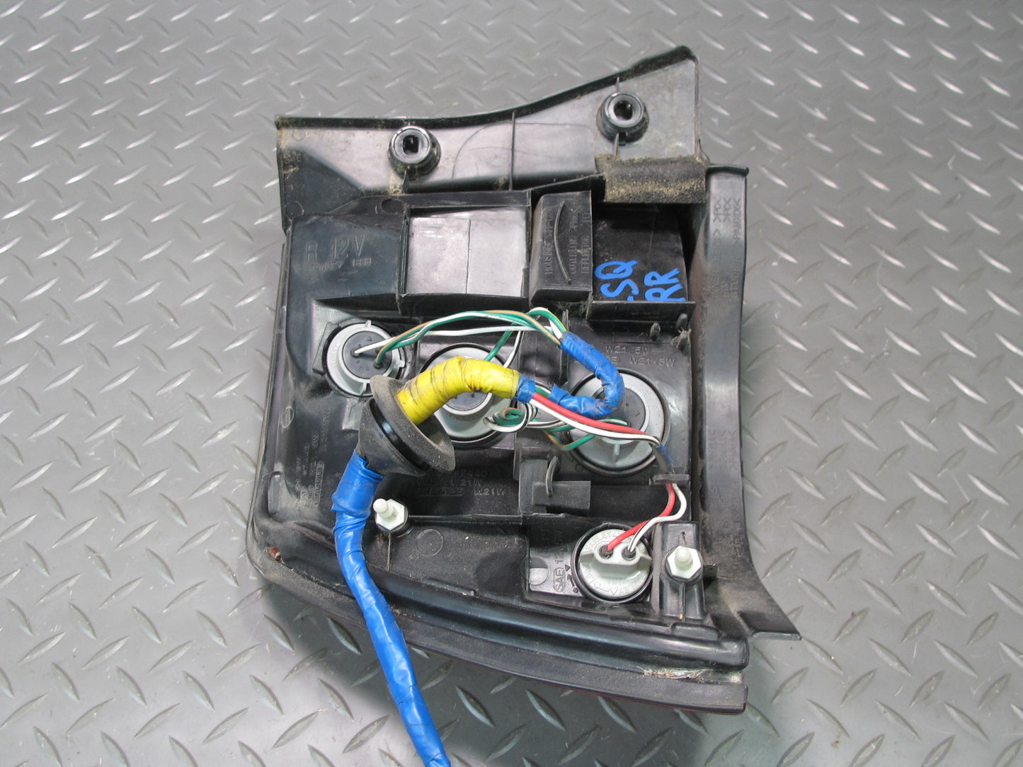 98-00 Lexus UCF20L LS400 Rear Right Side Outer Tail Light Lamp OEM