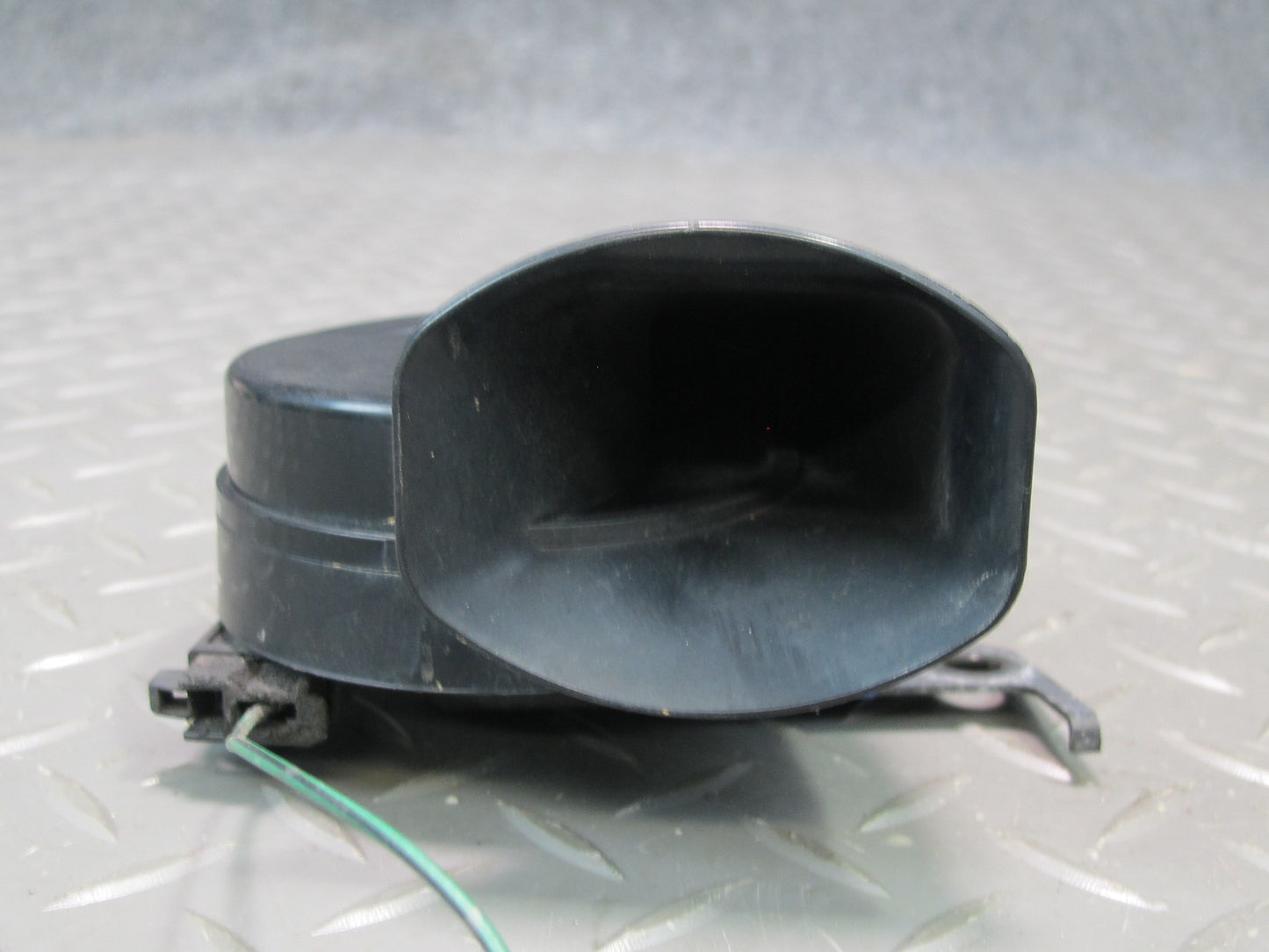 98-00 Lexus UCF20L LS400 Set of 2 High & Low Tone Note Pitch Horn Signal OEM