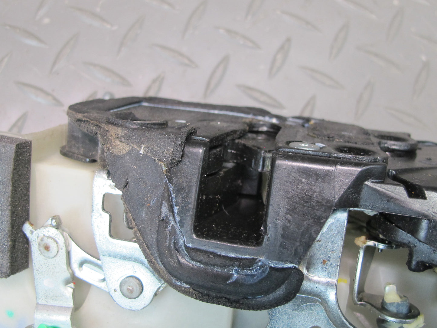 98-00 Lexus UCF20L LS400 Front Right Passenger Door Lock Latch Actuator OEM