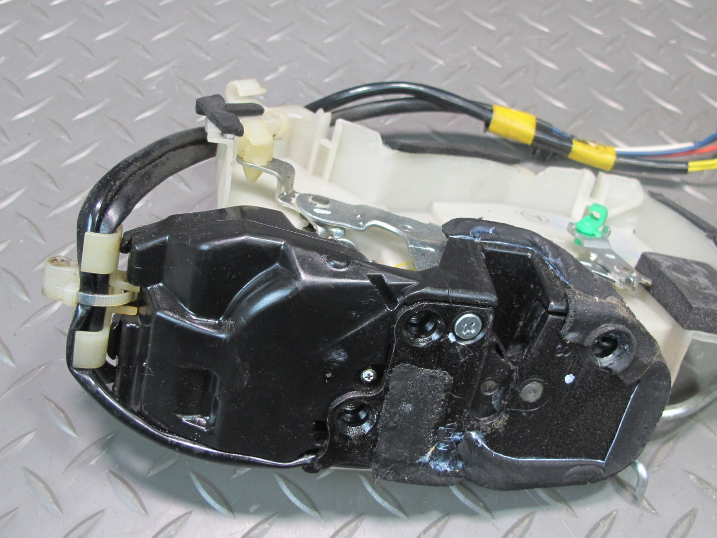 98-00 Lexus UCF20L LS400 Front Right Passenger Door Lock Latch Actuator OEM