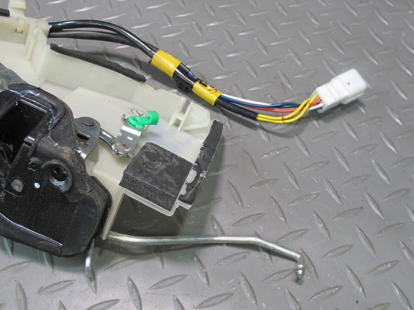 98-00 Lexus UCF20L LS400 Front Right Passenger Door Lock Latch Actuator OEM