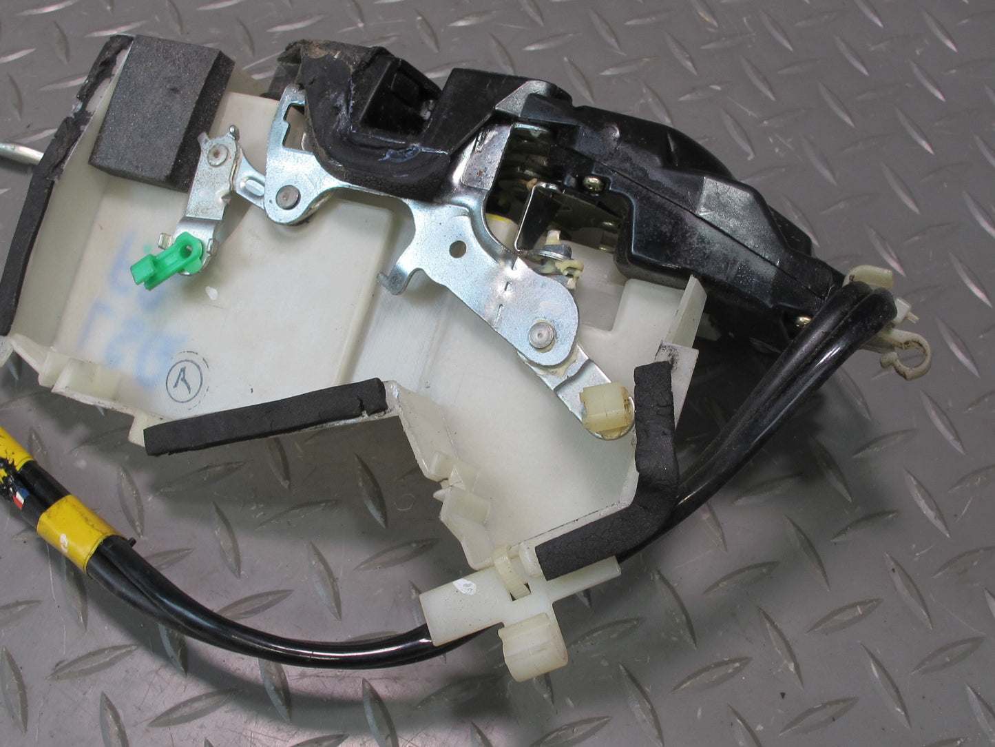 98-00 Lexus UCF20L LS400 Front Right Passenger Door Lock Latch Actuator OEM