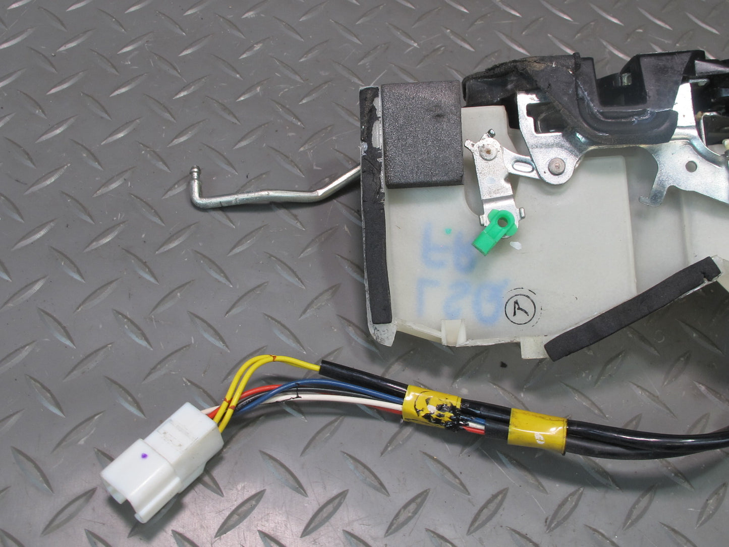 98-00 Lexus UCF20L LS400 Front Right Passenger Door Lock Latch Actuator OEM