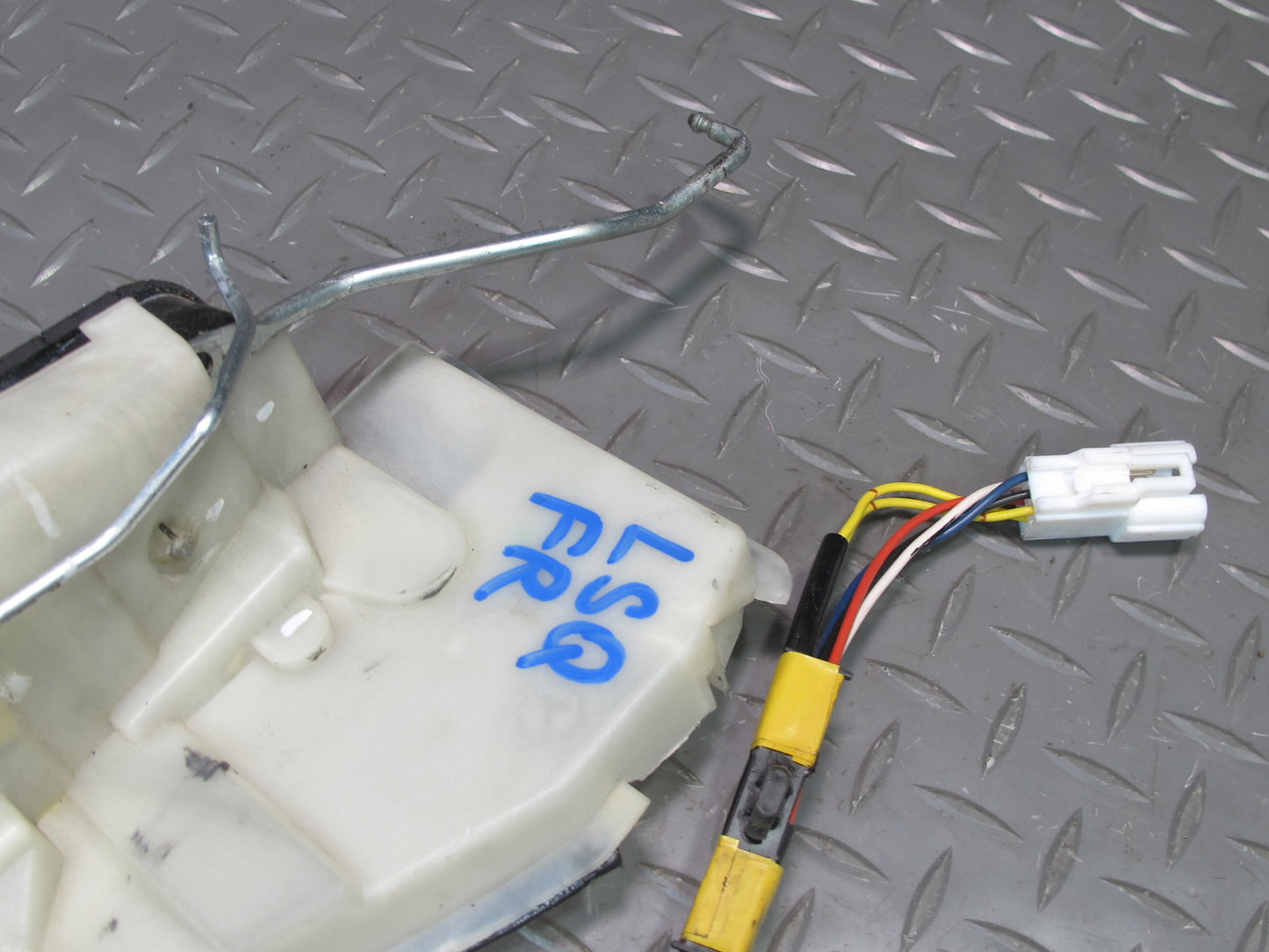 98-00 Lexus UCF20L LS400 Front Right Passenger Door Lock Latch Actuator OEM