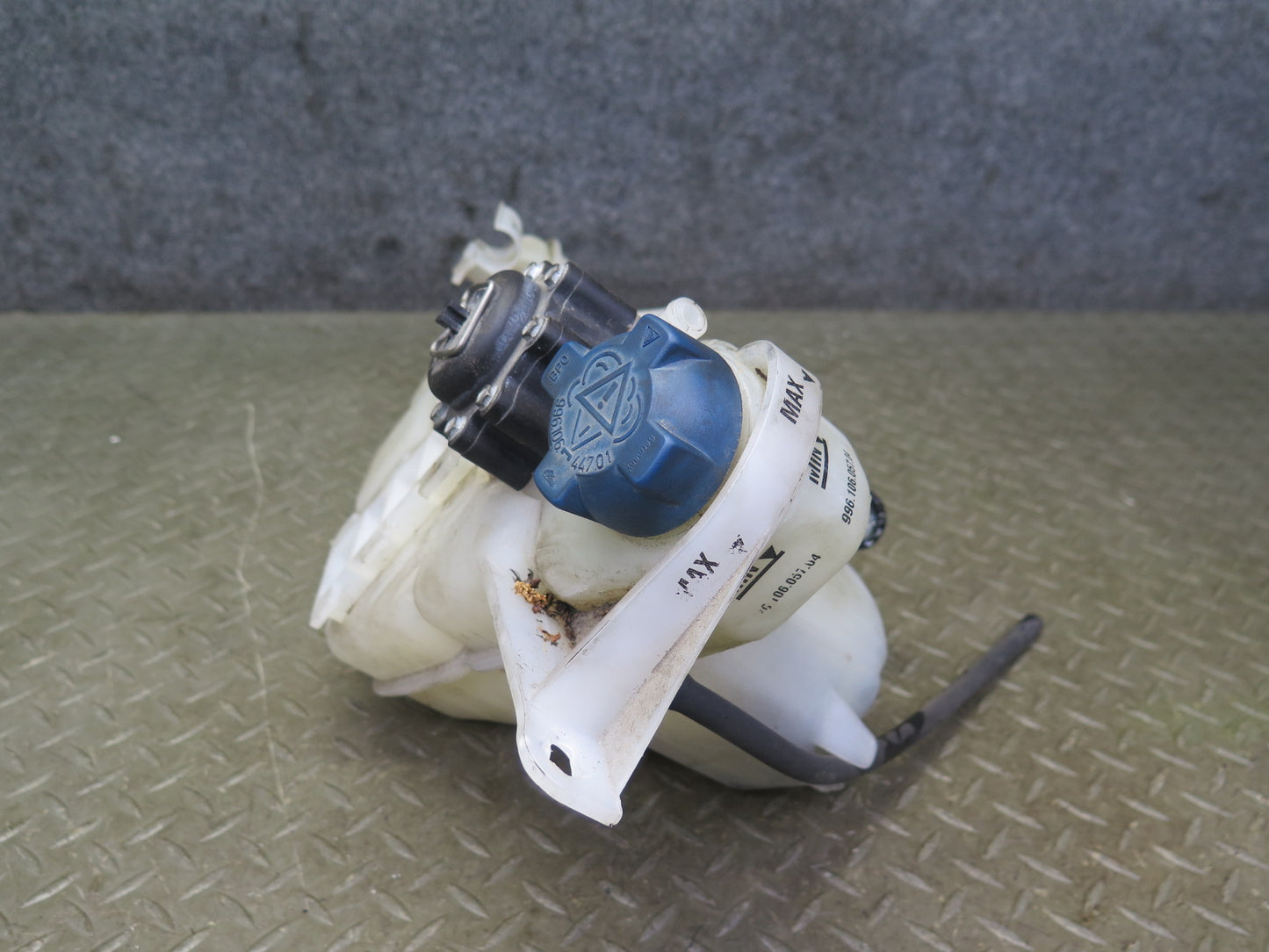 1999-2005 Porsche 911 996 Engine Coolant Expansion Overflow Reservoir Tank