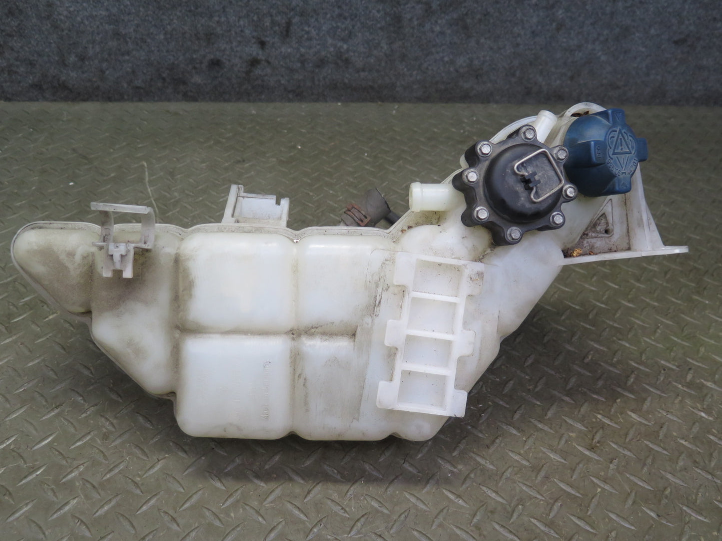 1999-2005 Porsche 911 996 Engine Coolant Expansion Overflow Reservoir Tank