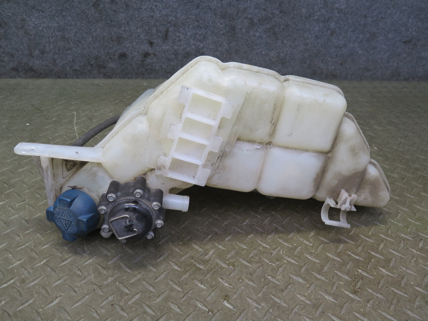 1999-2005 Porsche 911 996 Engine Coolant Expansion Overflow Reservoir Tank