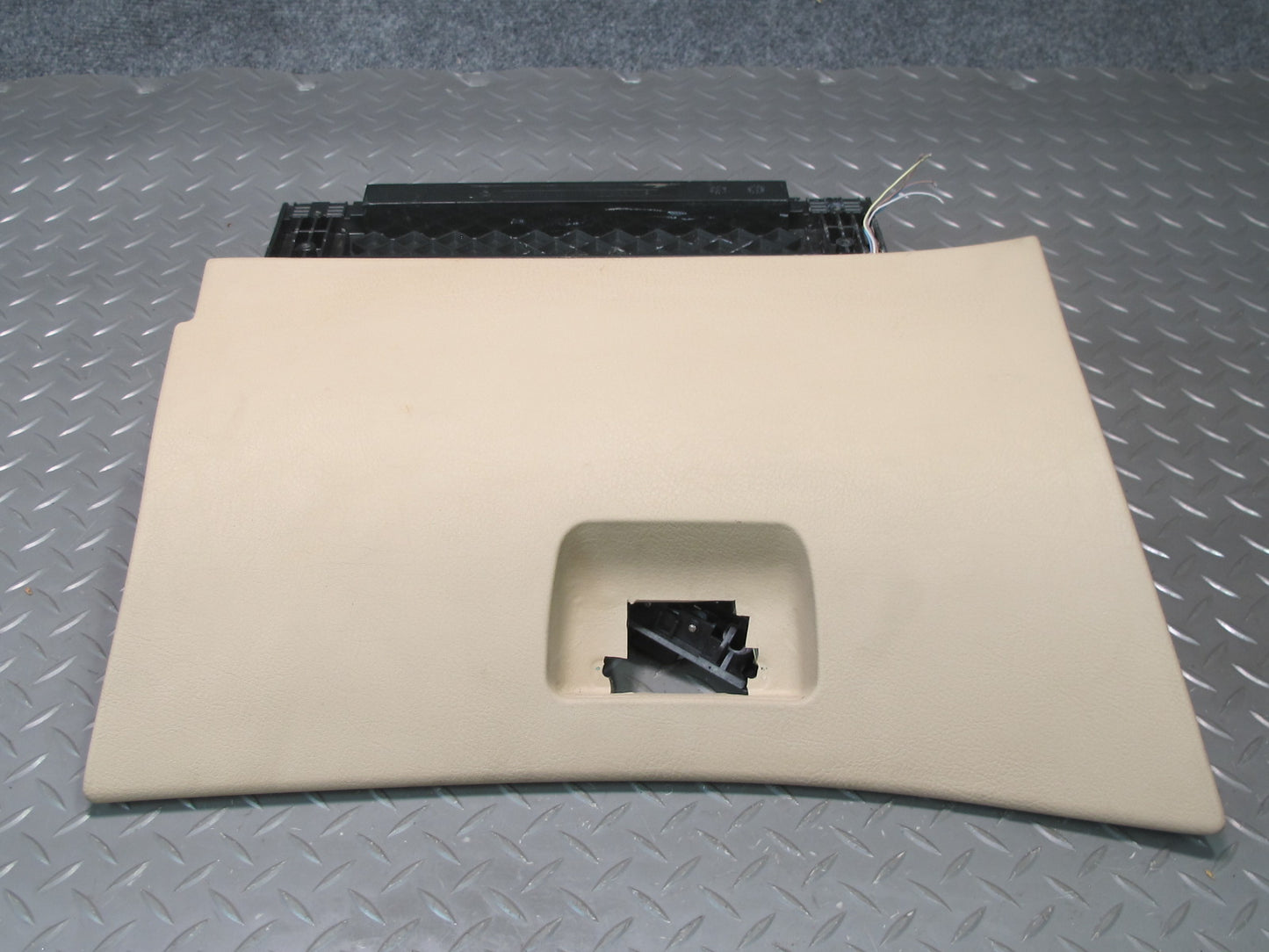 01-06 BMW E46 330ci Conv Dash Glove Box Storage Compartment Door Lid Beige OEM