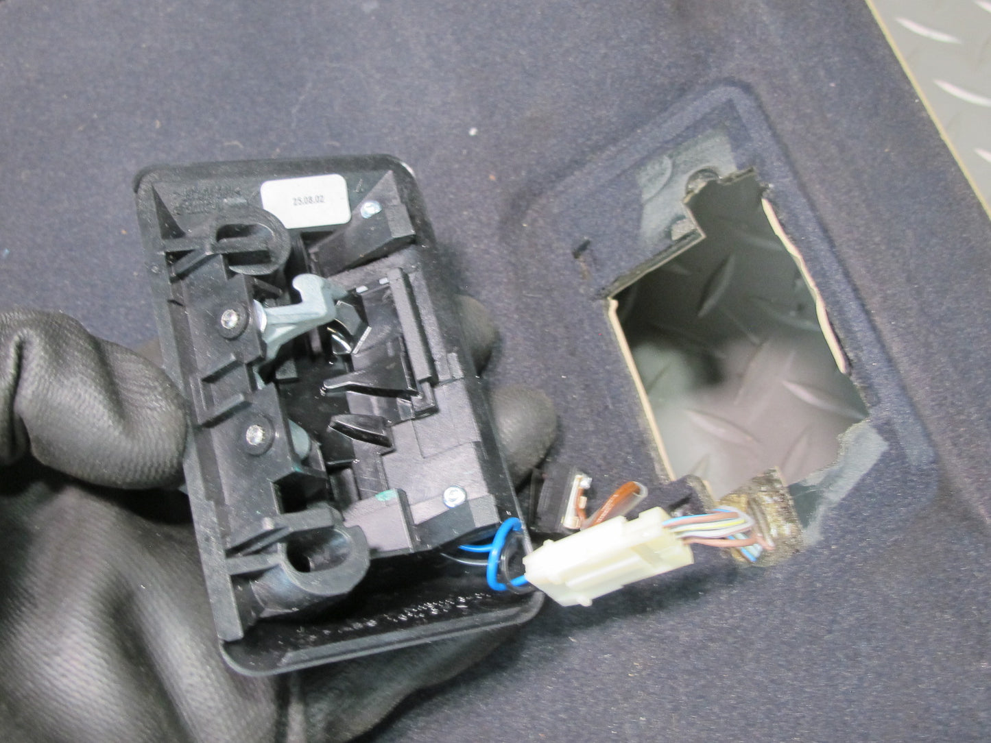 01-06 BMW E46 330ci Conv Dash Glove Box Storage Compartment Door Lid Beige OEM