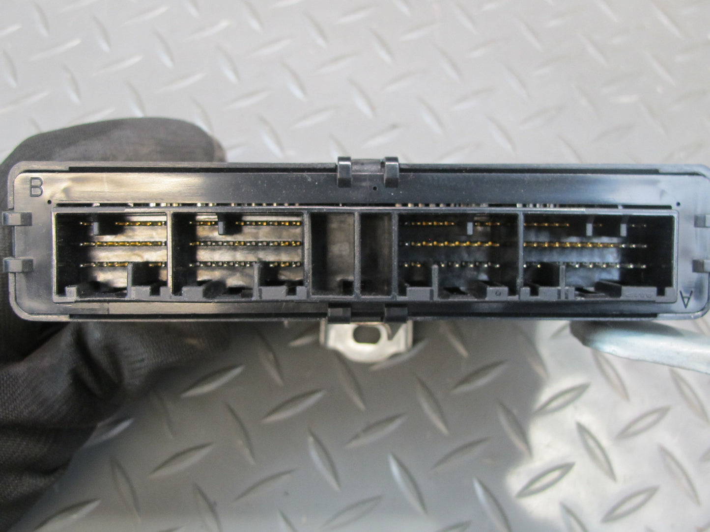 01-05 Lexus JCE10L IS300 ABS TRC Control Module 89540-53050 OEM