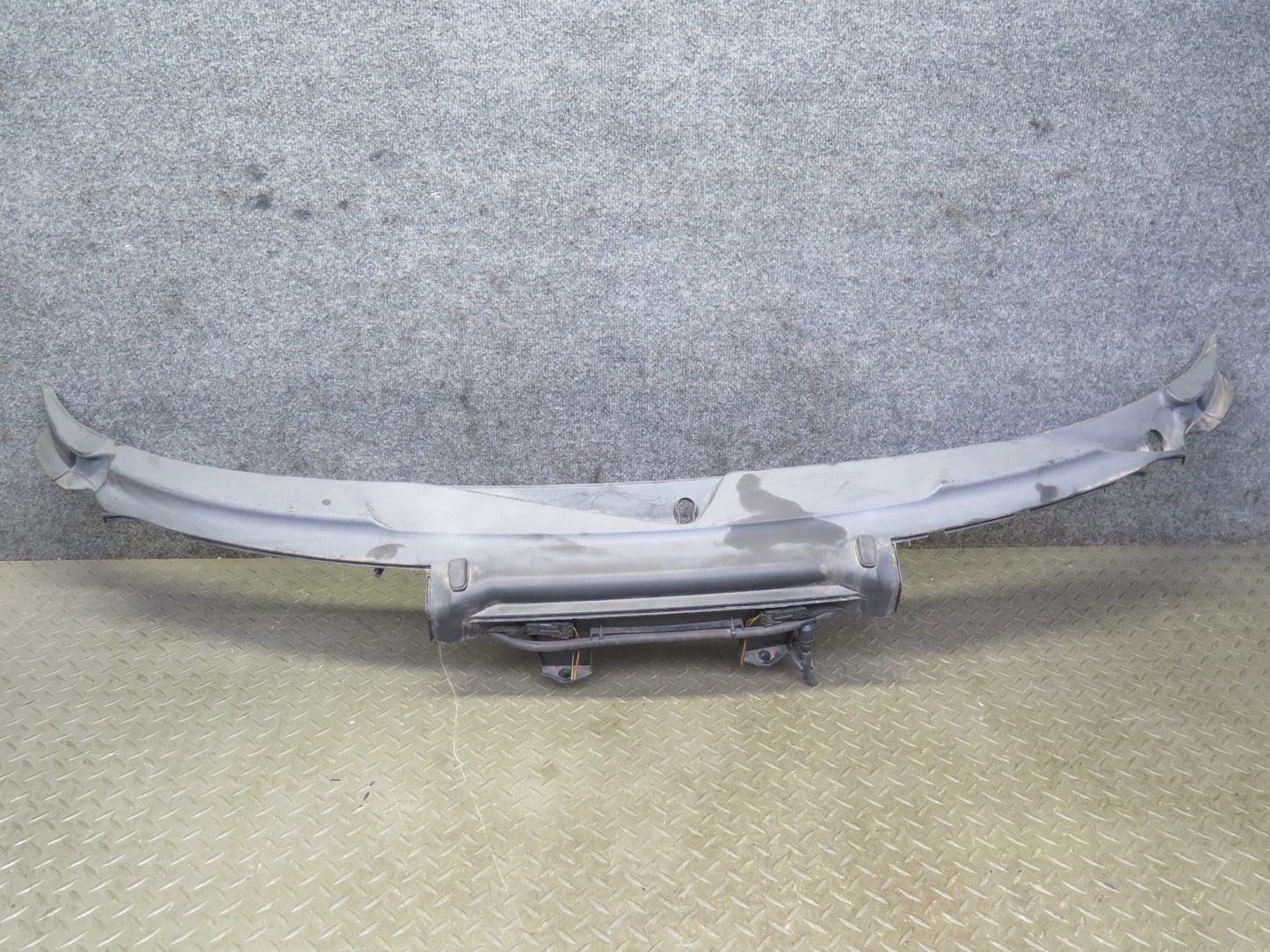 2001-2005 Porsche 911 Carrera 996 Windshield Wiper Cowl Vent Trim Cover Panel