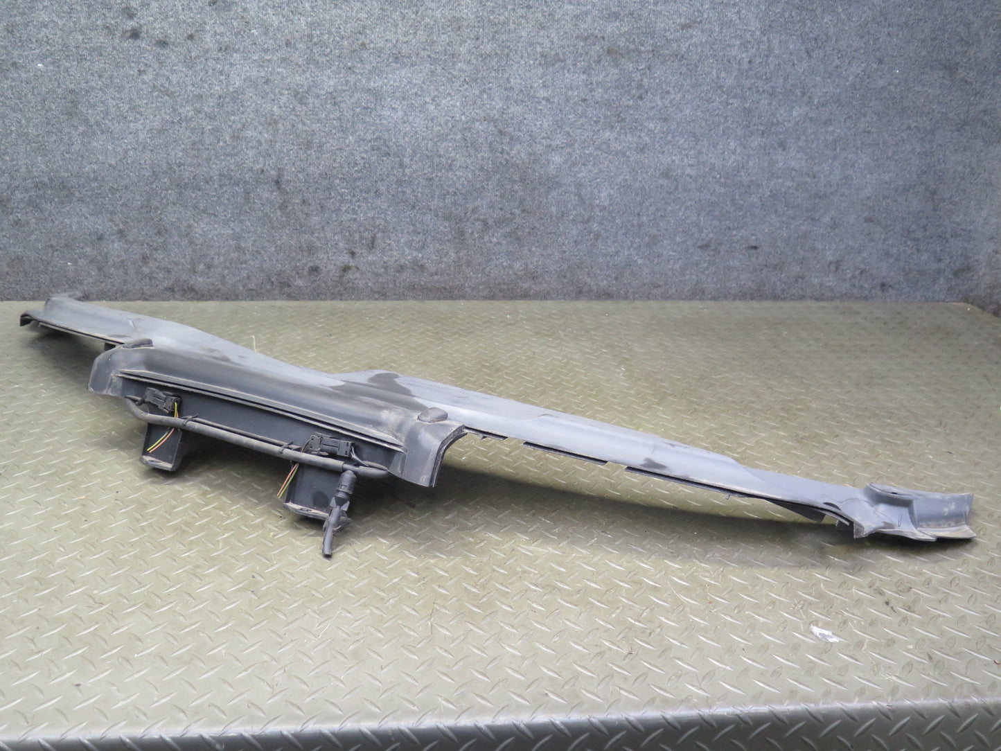 2001-2005 Porsche 911 Carrera 996 Windshield Wiper Cowl Vent Trim Cover Panel