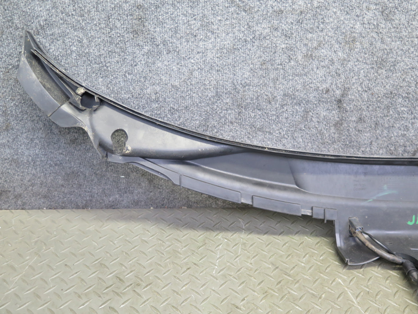 2001-2005 Porsche 911 Carrera 996 Windshield Wiper Cowl Vent Trim Cover Panel