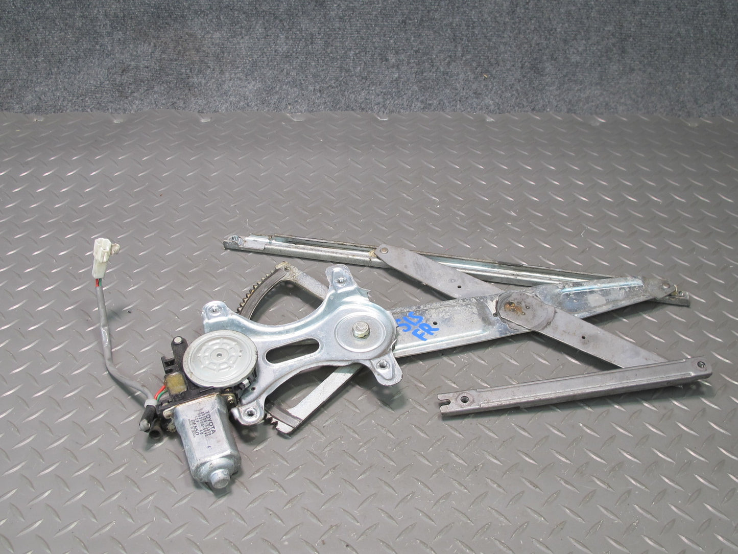 01-05 Lexus JCE10L IS300 Front Right Door Window Regulator w Motor OEM