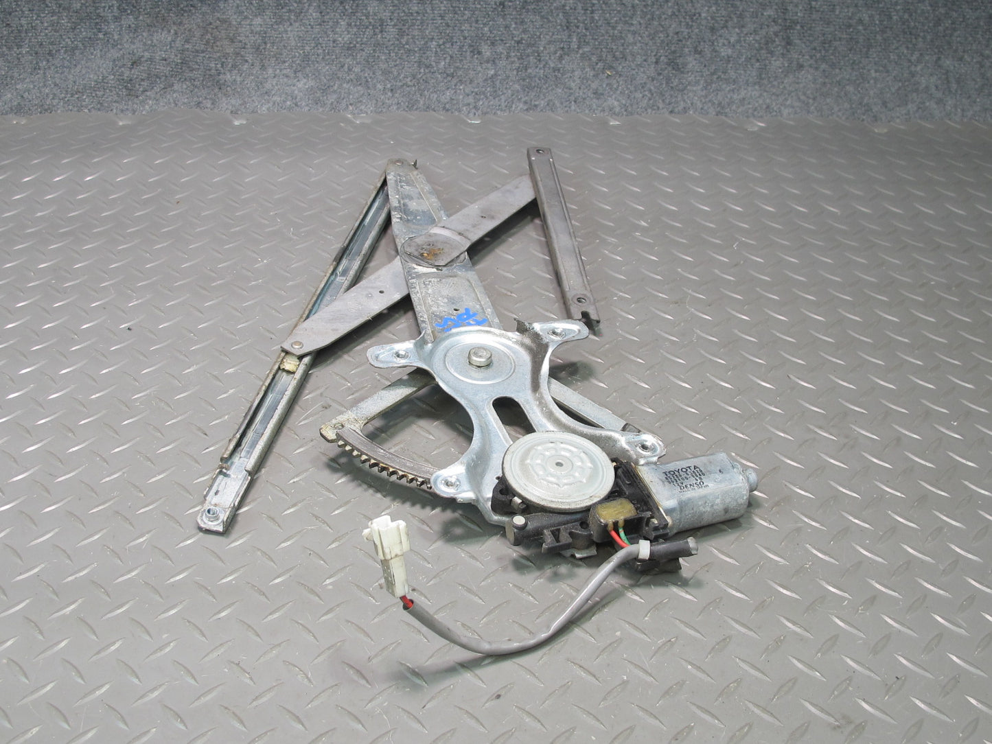 01-05 Lexus JCE10L IS300 Front Right Door Window Regulator w Motor OEM