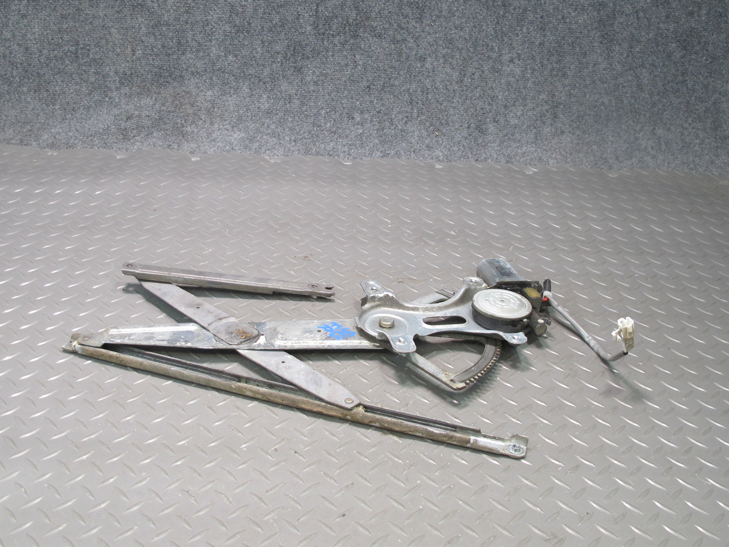 01-05 Lexus JCE10L IS300 Front Right Door Window Regulator w Motor OEM