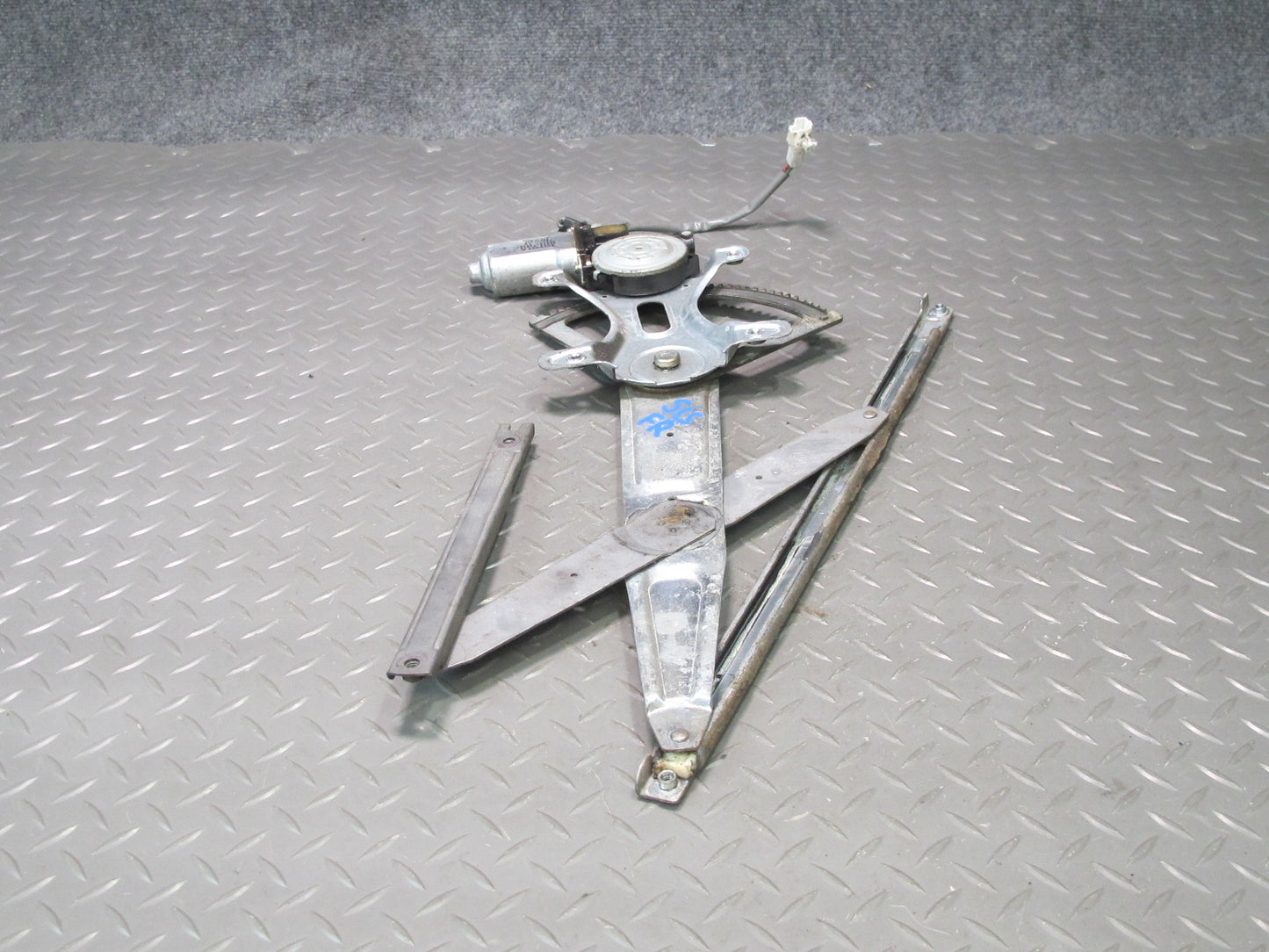 01-05 Lexus JCE10L IS300 Front Right Door Window Regulator w Motor OEM