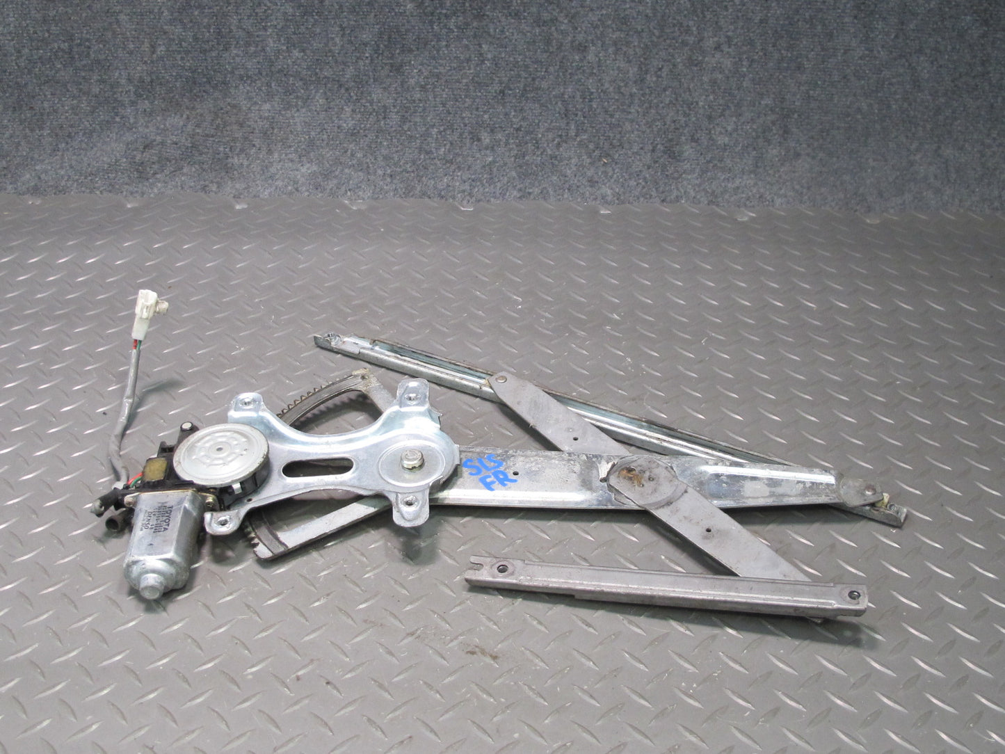 01-05 Lexus JCE10L IS300 Front Right Door Window Regulator w Motor OEM