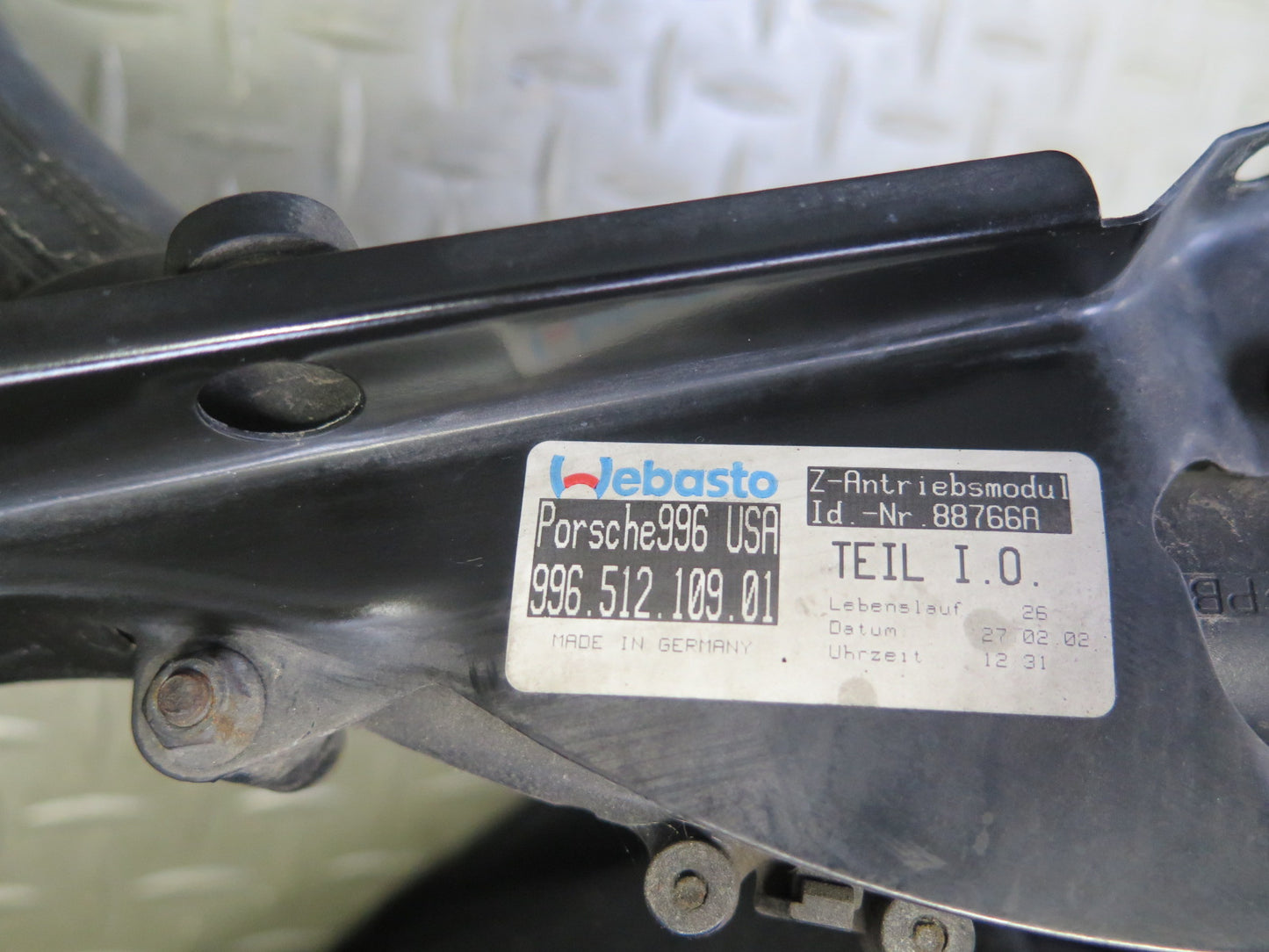 1999-2005 Porsche 911 Carrera 996 Rear Engine Deck Lid Spoiler Drive Motor Assy