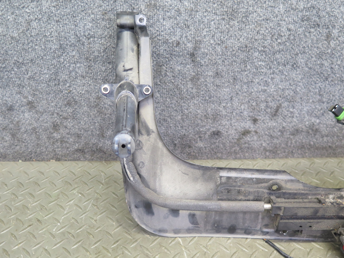 1999-2005 Porsche 911 Carrera 996 Rear Engine Deck Lid Spoiler Drive Motor Assy