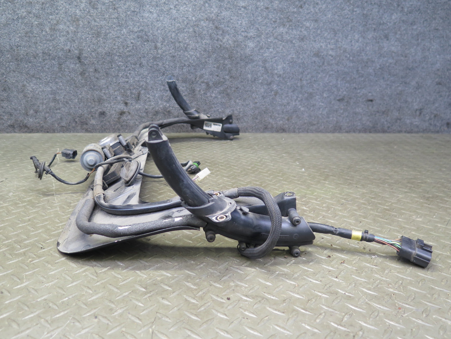 1999-2005 Porsche 911 Carrera 996 Rear Engine Deck Lid Spoiler Drive Motor Assy