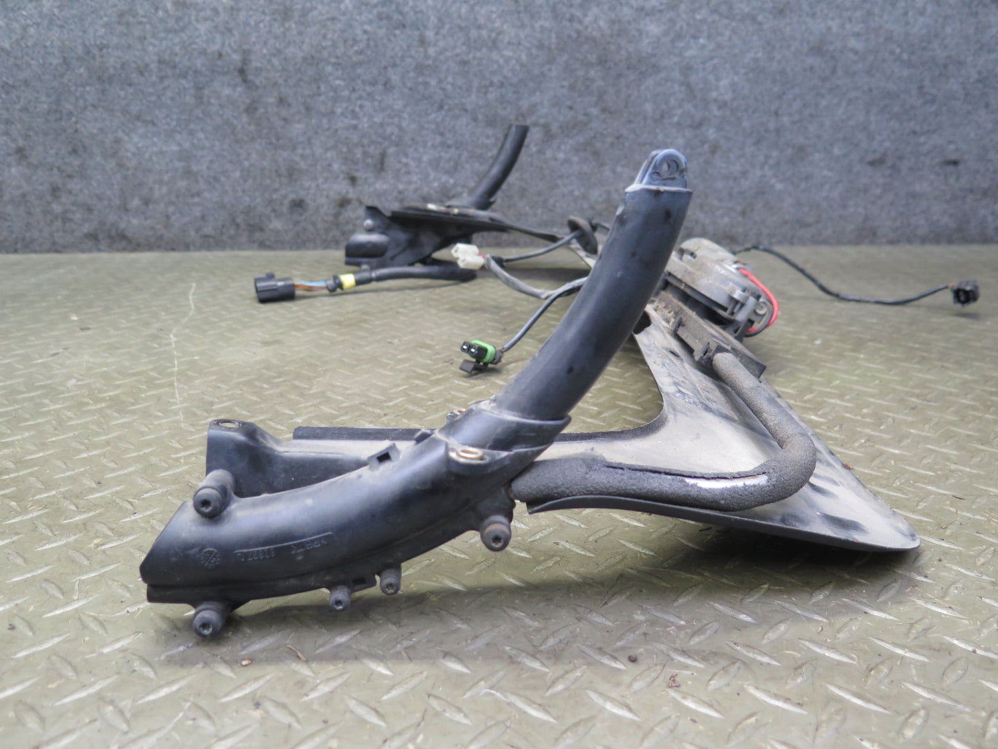 1999-2005 Porsche 911 Carrera 996 Rear Engine Deck Lid Spoiler Drive Motor Assy