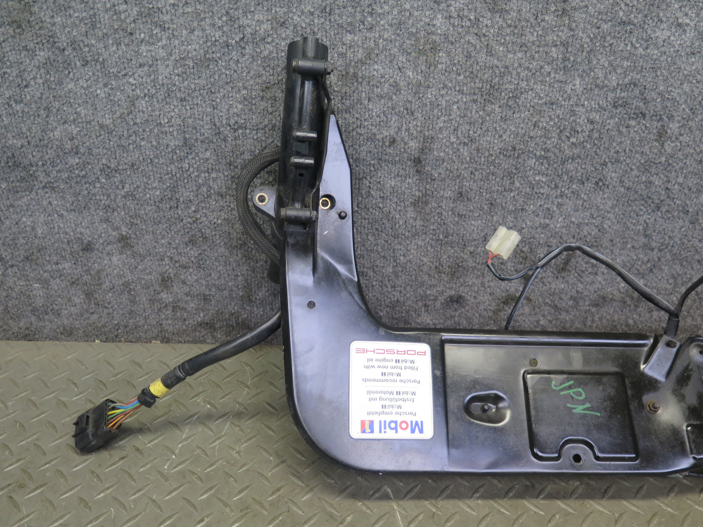 1999-2005 Porsche 911 Carrera 996 Rear Engine Deck Lid Spoiler Drive Motor Assy