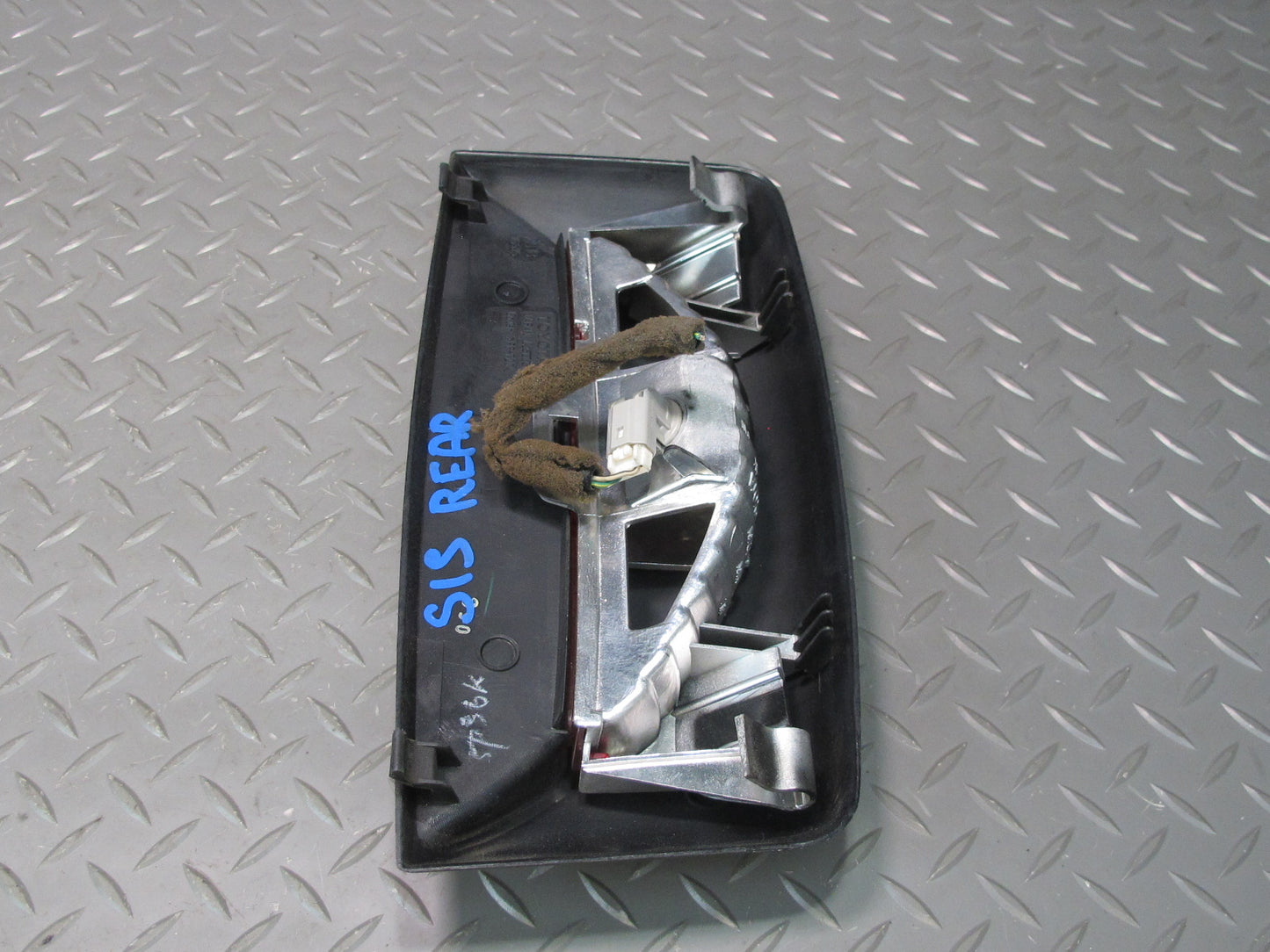 01-05 Lexus JCE10L IS300 Sedan Rear Third 3RD Center Brake Light Lamp OEM