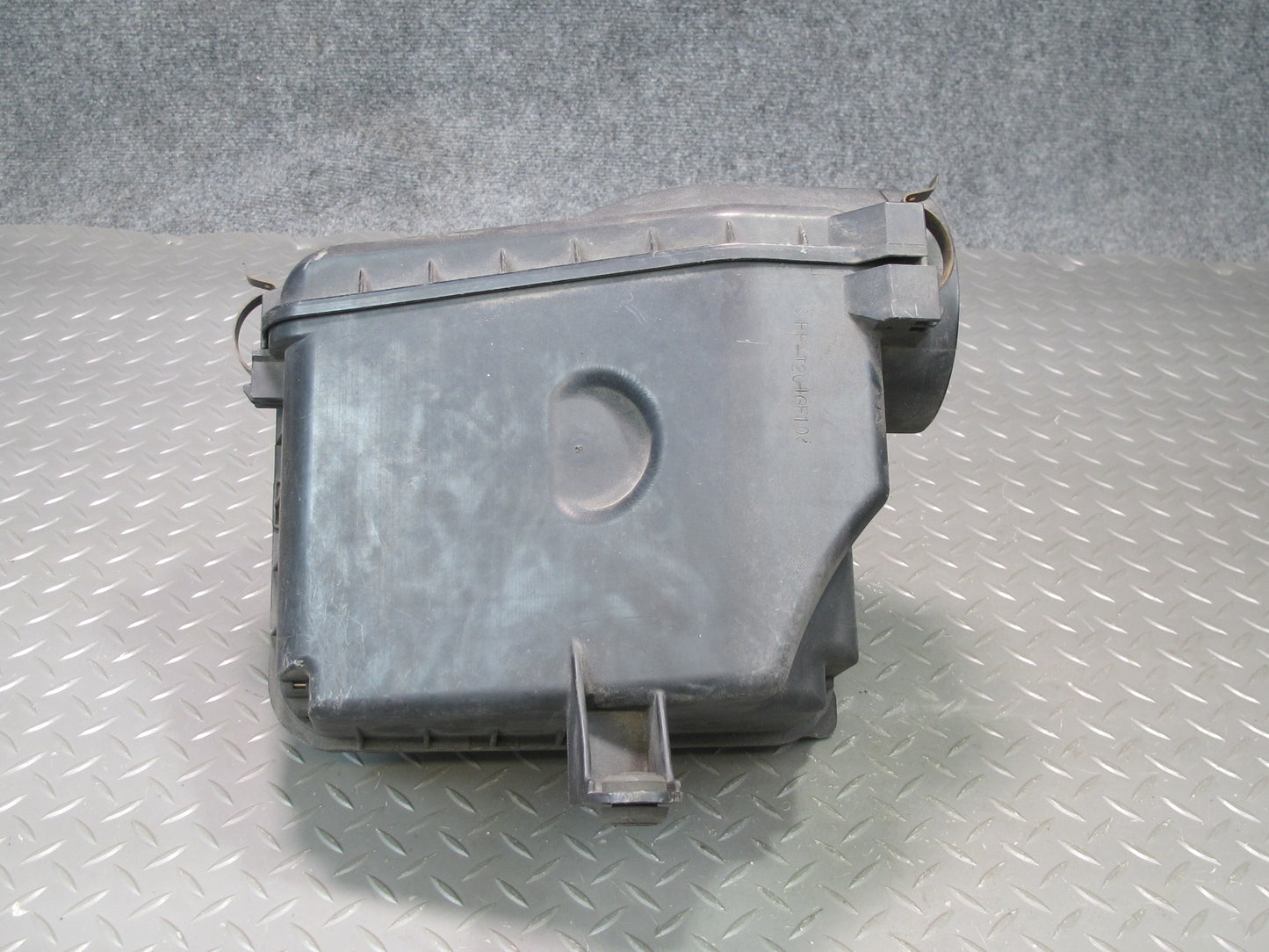 01-05 Lexus JCE10L IS300 Air Intake Cleaner Filter Box w MAF Sensor OEM