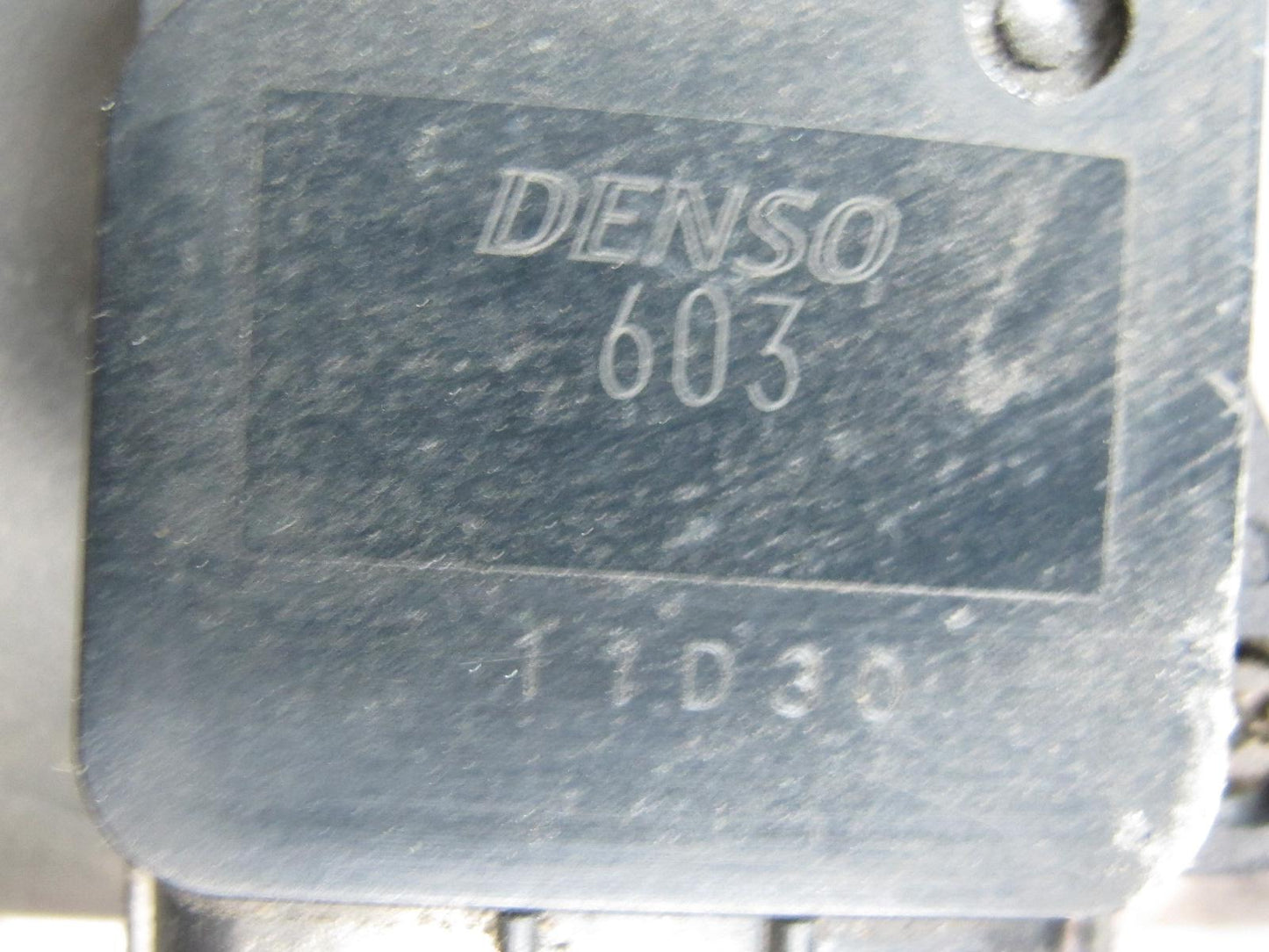 01-05 Lexus JCE10L IS300 Air Intake Cleaner Filter Box w MAF Sensor OEM