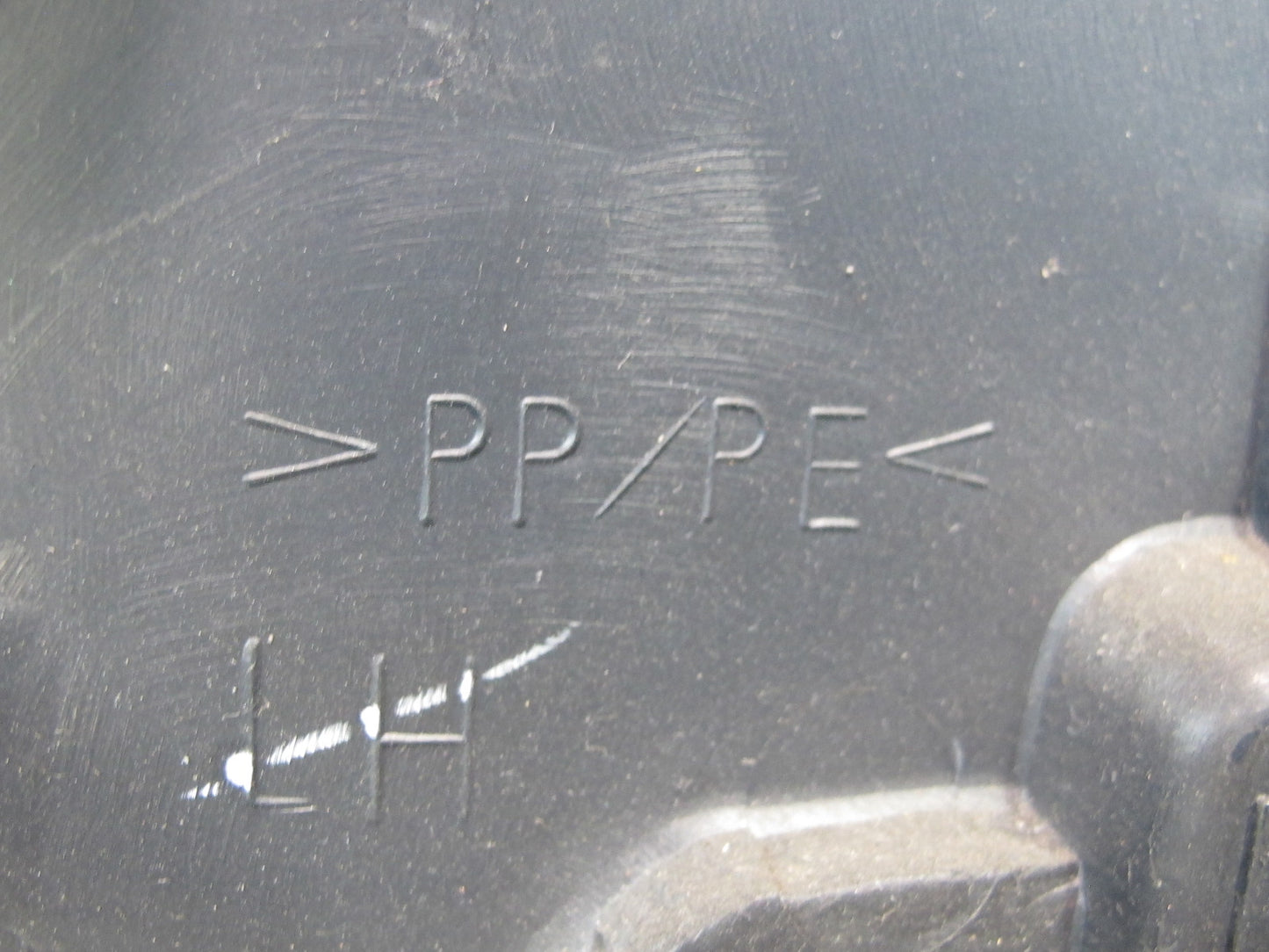 01-05 Lexus JCE10L IS300 Front Left & Right Lower Kick Trim Cover Panel Set OEM